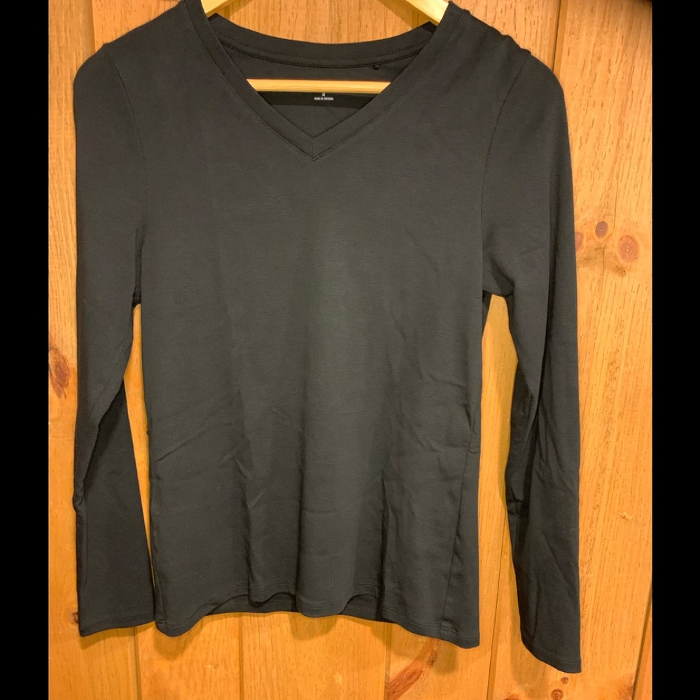 Women’s uniqlo shirt